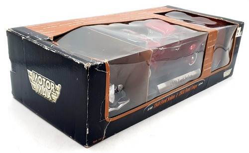 Motor Max 1/18-24 Scale 75152 - 1940 Ford Sedan Red - 1934 Ford Coupe Black - Picture 5 of 5