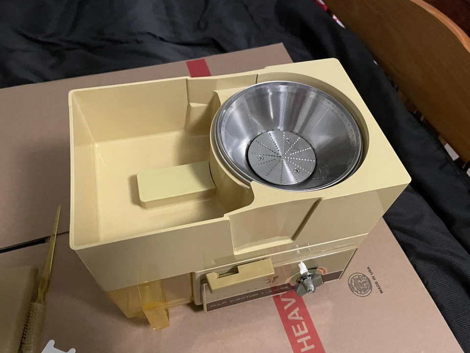 Extractor automático de zumos Oster vintage (modelo 326) Sanyo Foto 3 de 4