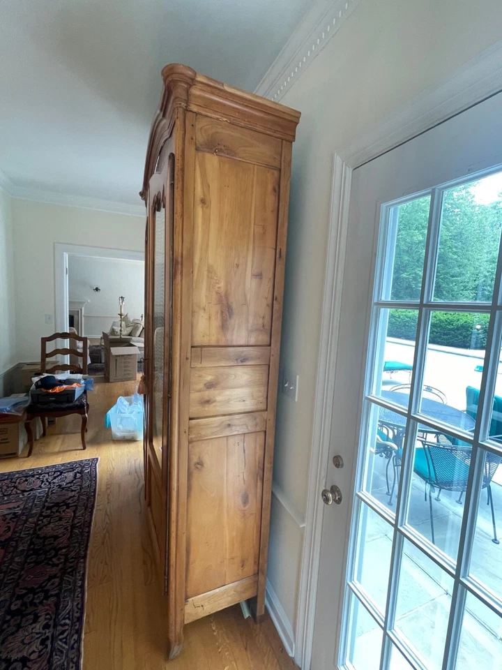 Armario francés de cerezo Luis XV del siglo XVIII Foto 3 de 4