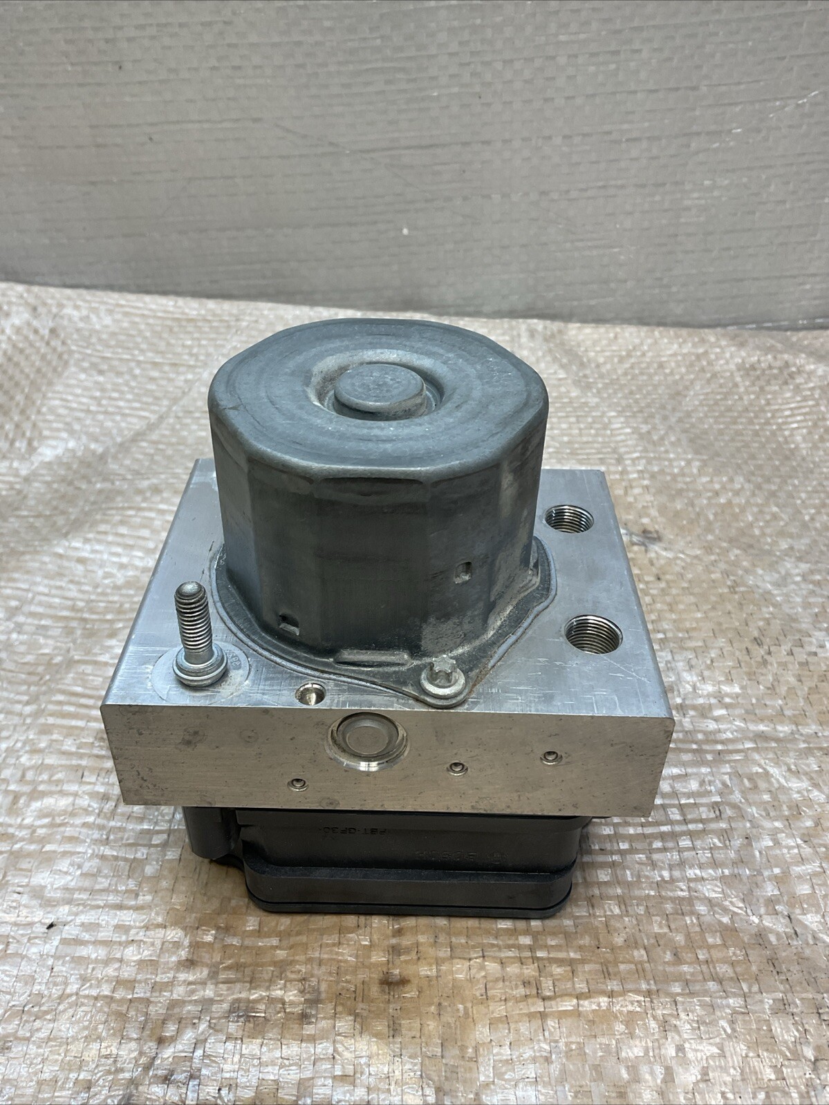 14-16 Maserati Ghibli Quattroporte ABS Anti Lock Brake Pump Module OEM 26K