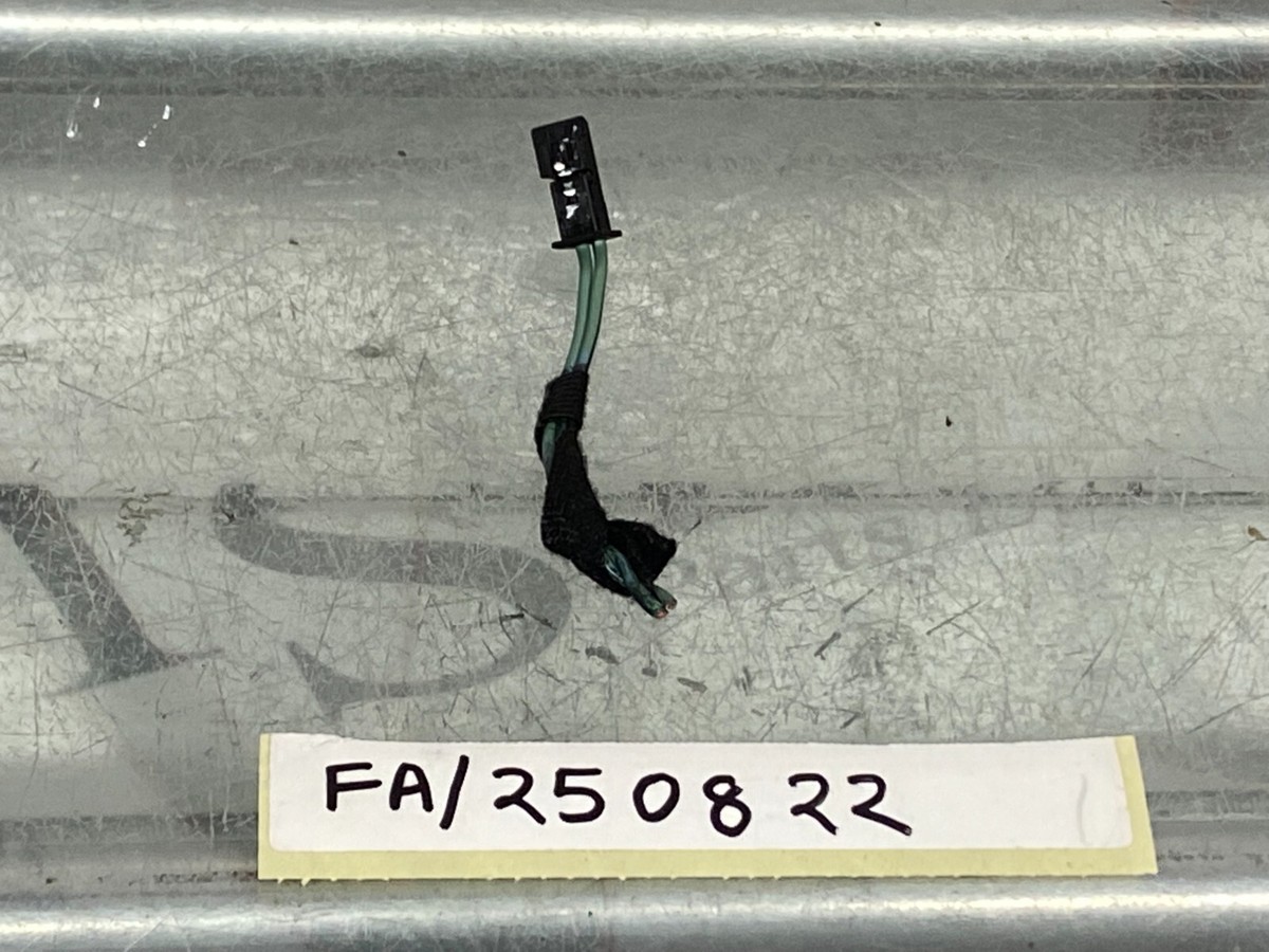 AS) GENUINE MERCEDES BENZ WIRING LOOM PLUG CONNECTOR A0305452828 1 