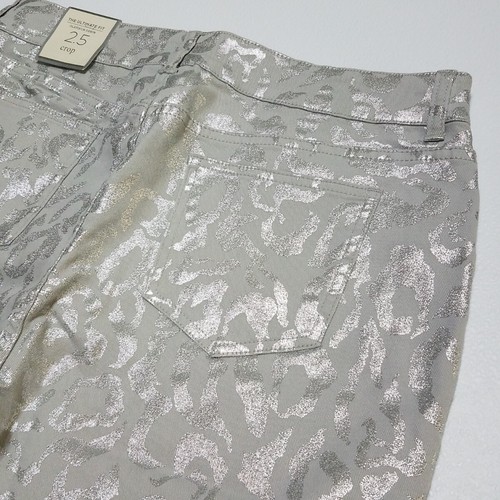 Chico's Platinum Denim Crop Pants Womens 2.5 Silver Cheetah Ultimate Fit Stretch - Picture 17 of 18