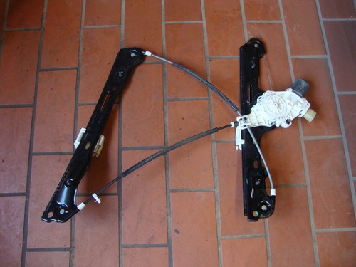 BMW E87 116i 5-Türer 2008 Fensterhebermotor & Gestänge Vorne Rechts 7067796S