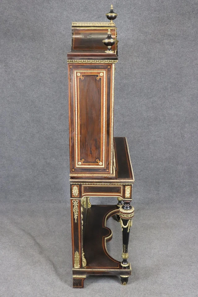 Gabinete francés estilo Luis XVI ebonizado y bronce con placas de porcelana Att Raulin Foto 2 de 4