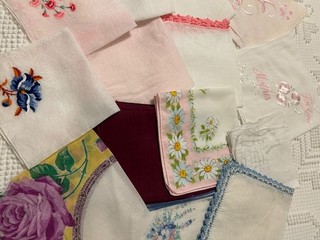 14 VINTAGE HANKIES HANDKERCHIEFS CRAFTS OR USE