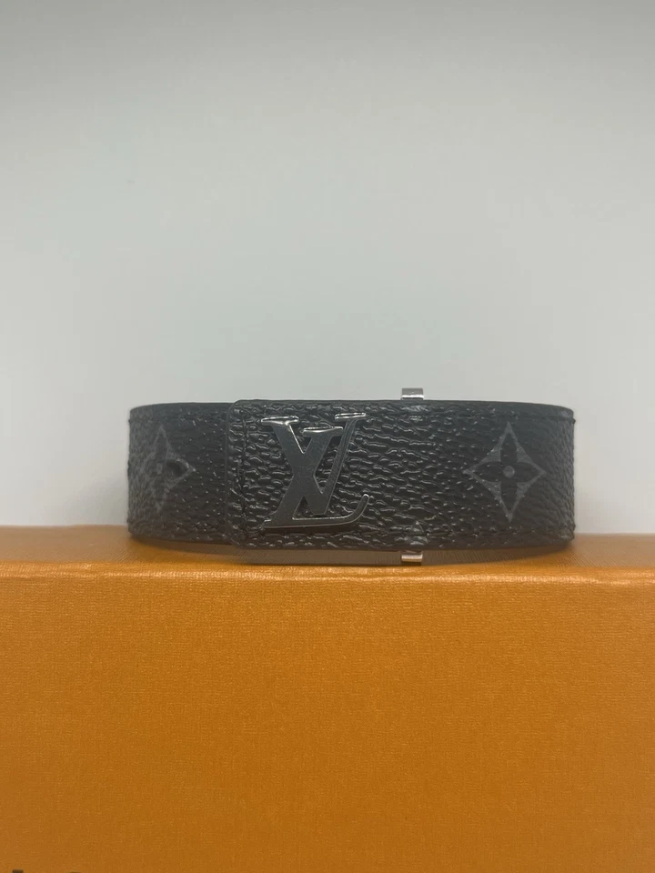 Pulsera Louis Vuitton Negra LV Delgada Ajustable 21 en Caja Incluida Prioridad Gratis Foto 2 de 4