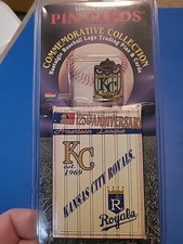 1995 Pinnacle Kansas City Royals Pin-Cards Trading Card & Nostalgic Logo Pin