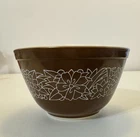 Pyrex Small 401 Woodland Brown And White 1.5 pt Nesting Mixing Bowl. Used.