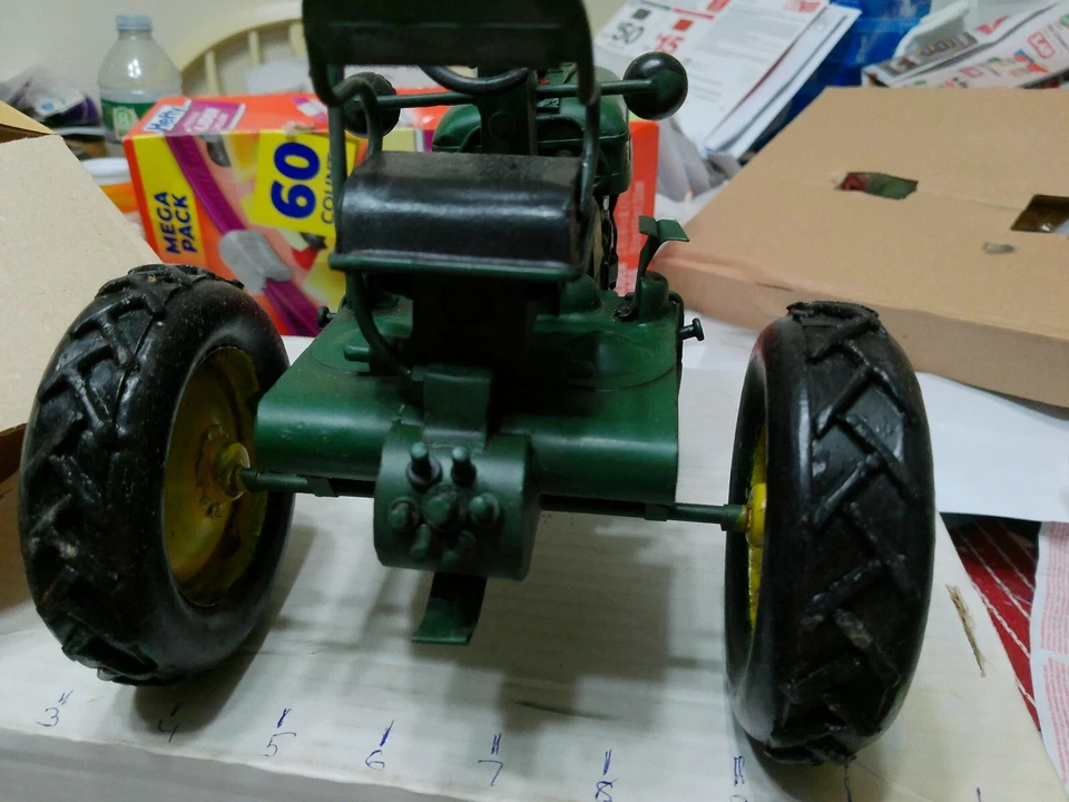 1 /12 GREEN TRACTOR IN A BOX Lot 0 0 0 0 4 - Image 3 of 4