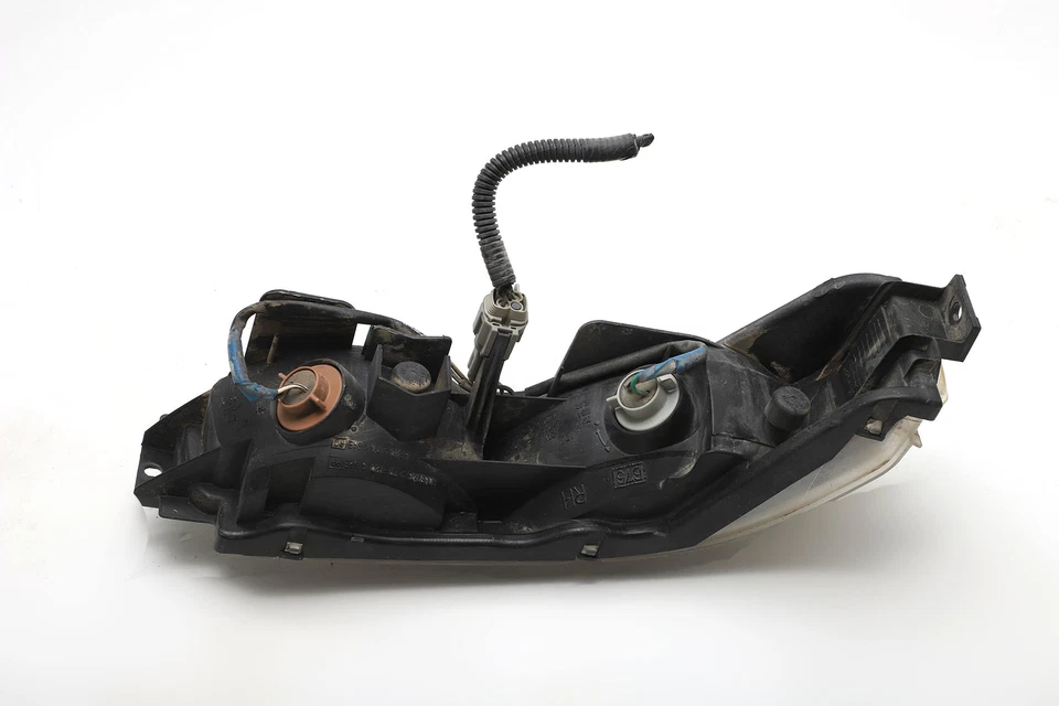 Nissan 350Z 06-08 Rear Turn Signal Light Lamp Bumper Right 26550-CD01A, A963, OE - Image 2 of 3