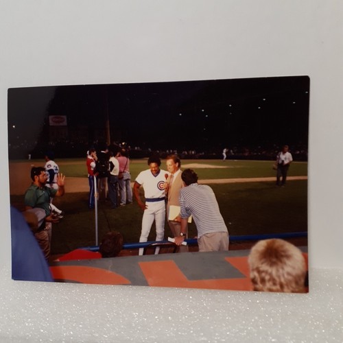 Vintage Photograph Wrigley Field Andre Dawson HOF Baseball Game Interview 1980s - Picture 2 of 5
