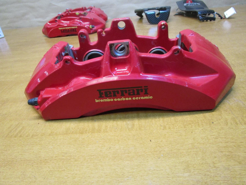 Ferrari 458 Italia/Spider - Pinza delantera derecha Brembo - Parte # 261770 Foto 2 de 4