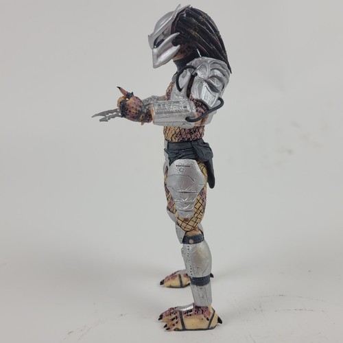 NECA Predator Series 12 Enforcer Predator 7” Figure (Missing Hand) - Picture 6 of 10