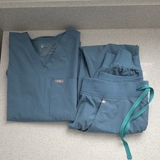 FIGS Women  s Cool Blue Wind Breaker Small Top , Small Petite Bottom Set