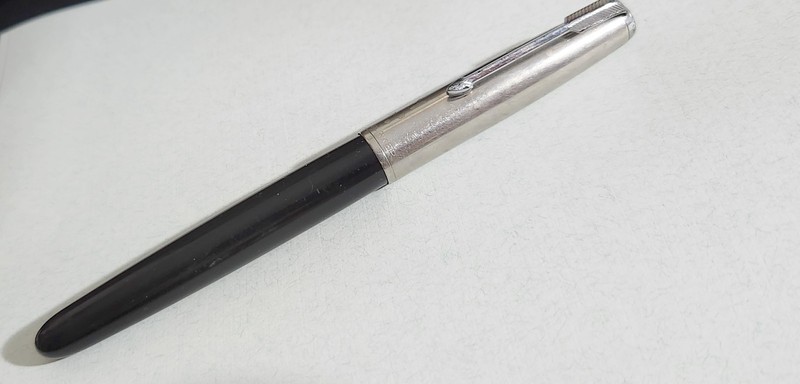 VTG. PARKER 51 INK PEN BLACK AND SILVER CASE