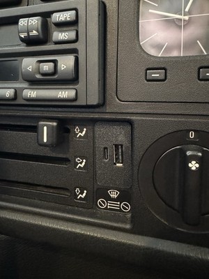 USB A/c Ladebuchse für BMW E30 E28 E24 E32 Z1