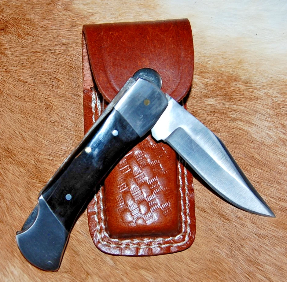 Cuchillo Plegable Clásico Medio de 7" con Funda de Cuero - Manijas de Cuerno Foto 4 de 4