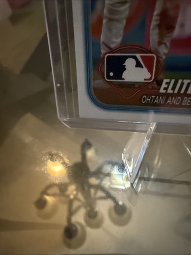 2024 Topps #138 Elites of the Game: Ohtani and Betts Share a Hug Mid-Game - Picture 4 of 6