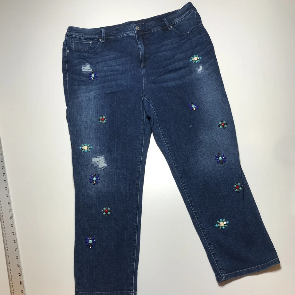 Chico's The So 瘦身女友裁剪牛仔裤珠宝装饰女式 3.5 码 — 第 2/4 张图片