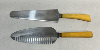 2 Stainless Steel Serated Serving Knife With Bakelite Handle Vintage