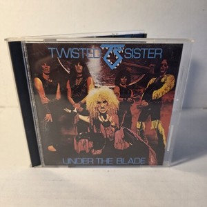 ツイステッド シスターアンダーザブレード レコード Amazon.co.jp: Under the Blade: ミュージック