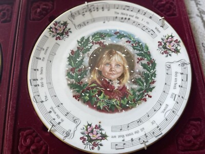 SET OF 2 ROYAL DOULTON MERRY CHRISTMAS COLLECTOR PLATES 1987 SET OF 2 ROYAL DOULTON MERRY CHRISTMAS COLLECTOR PLATES 1987