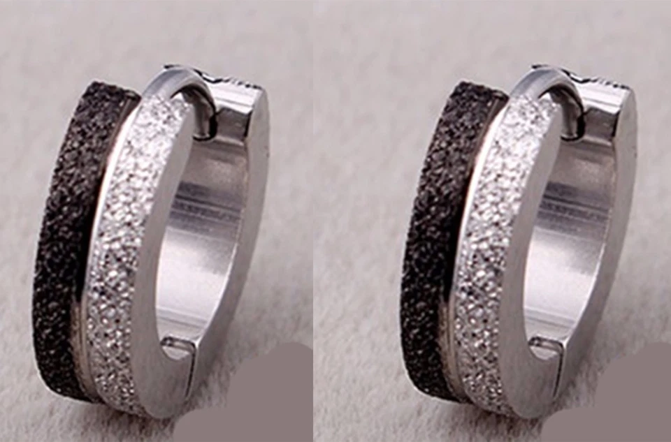 Pendientes de aro de hip hop gótico mate enchapados en titanio quirúrgico 316L para hombre y mujer  Foto 4 de 4