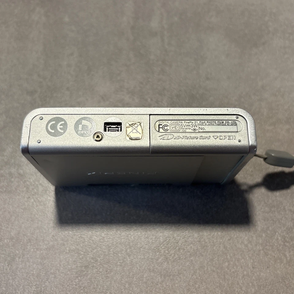 Fujifilm Finepix Z1 Digitalkamera silber - getestet - Guter Zustand - Bild 4 von 4