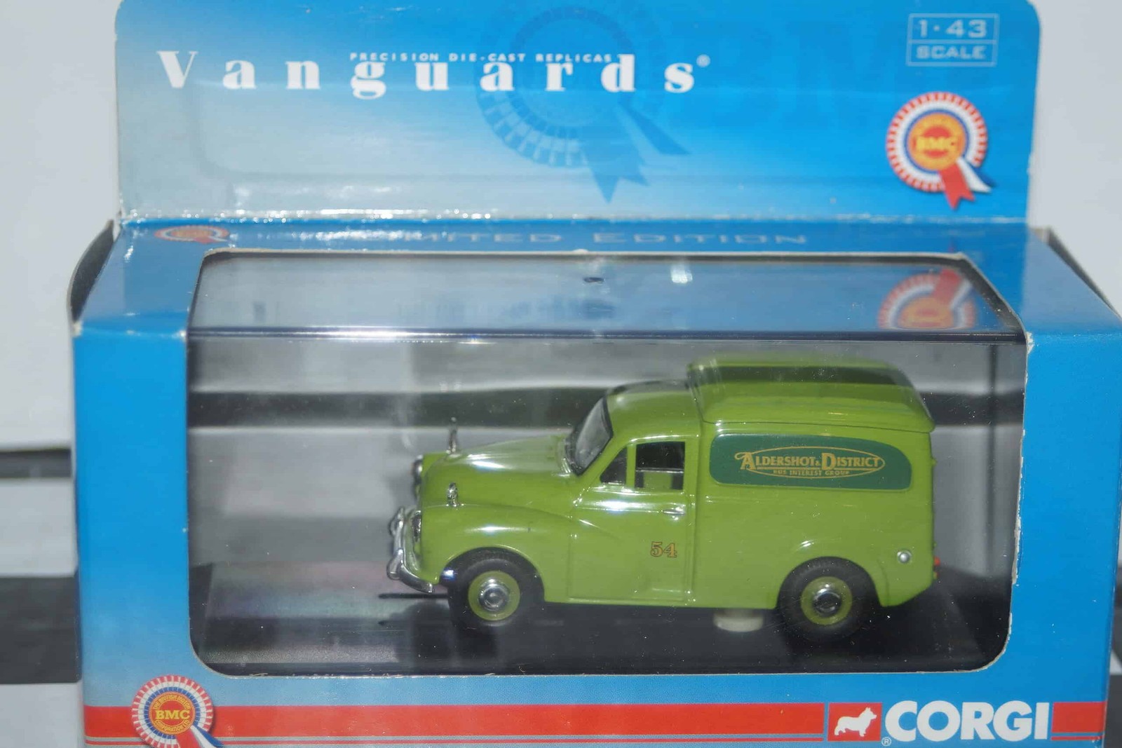 Corgi Vanguards Morris Minor Van Bus Interest Group VA01121 1:43