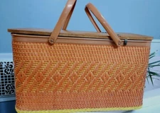 VTG REDMON PICNIC BASKET WITH COLONIAL PLATES CUPS FORKS MADE IN U.S.A.  *******