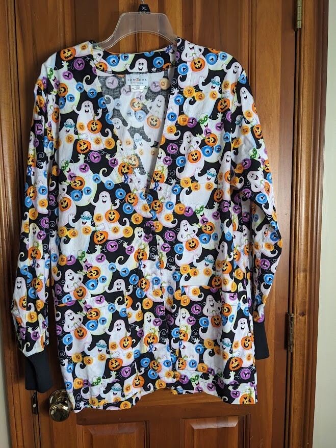 Peaches-Women Scrub Jacket-Size Small-Black/Halloween Theme-Ghost/Spider-EUC