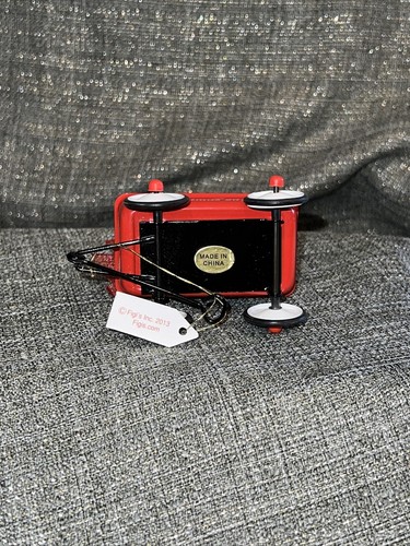 Figis 2013 Edition Christmas Ornament Red Wagon Collection "Cat and Mouse" - Picture 4 of 4
