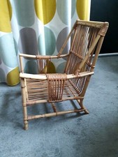 Ancienne petite chaise-fauteuil avec accoudoirs d'enfant en rotin-vintage 1950 