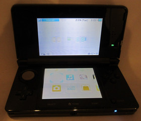 NINTENDO 3DS BLACK GAME CONSOLE MADAGASCAR 2 MARVEL SUPERHERO SQUAD + EXTRAS!