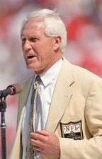 Hall of Fame coach Bill Walsh speaks to the crowd during halftime - Old Photo 10