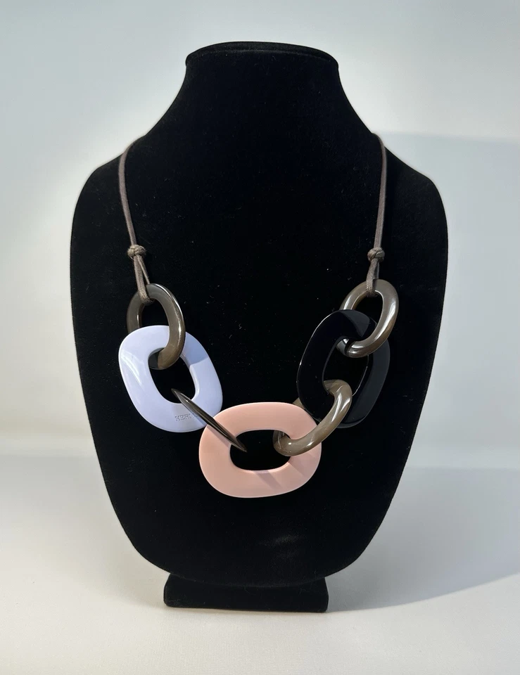 Collar de eslabones gruesos de resina Hermès Paris multicolor pastel bisutería fantasía Foto 3 de 4