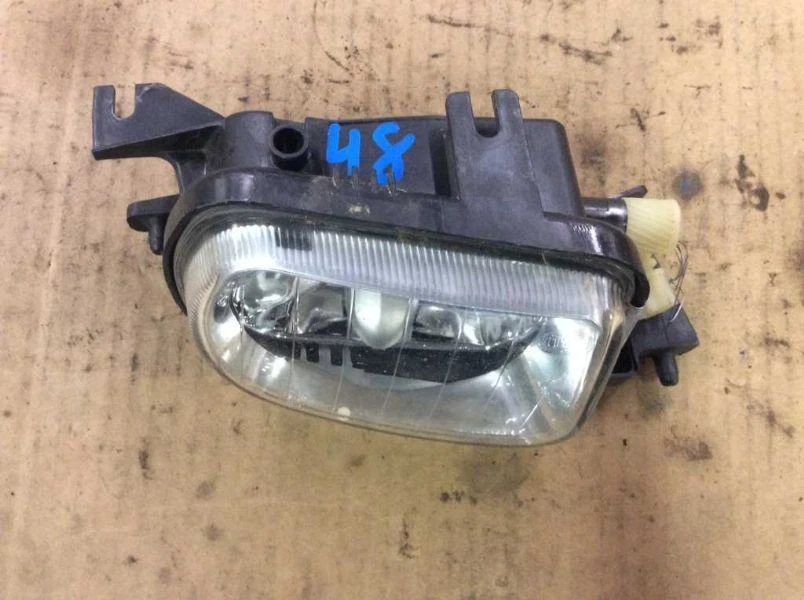 FARO ANTINIEBLA LADO CONDUCTOR IZQUIERDO SE ADAPTA 05 MERCEDES BENZ C230 Foto 2 de 4