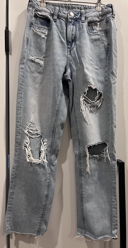 American Eagle Outfitters Women’s Distressed Jeans Size 4 long EUC
