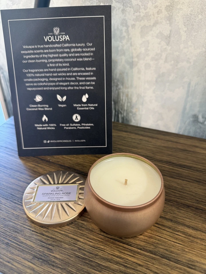 Voluspa Rosa Brillante Hecha a Mano Vegana Cera de Coco Decorativa Lata Vela de Lujo Foto 3 de 3