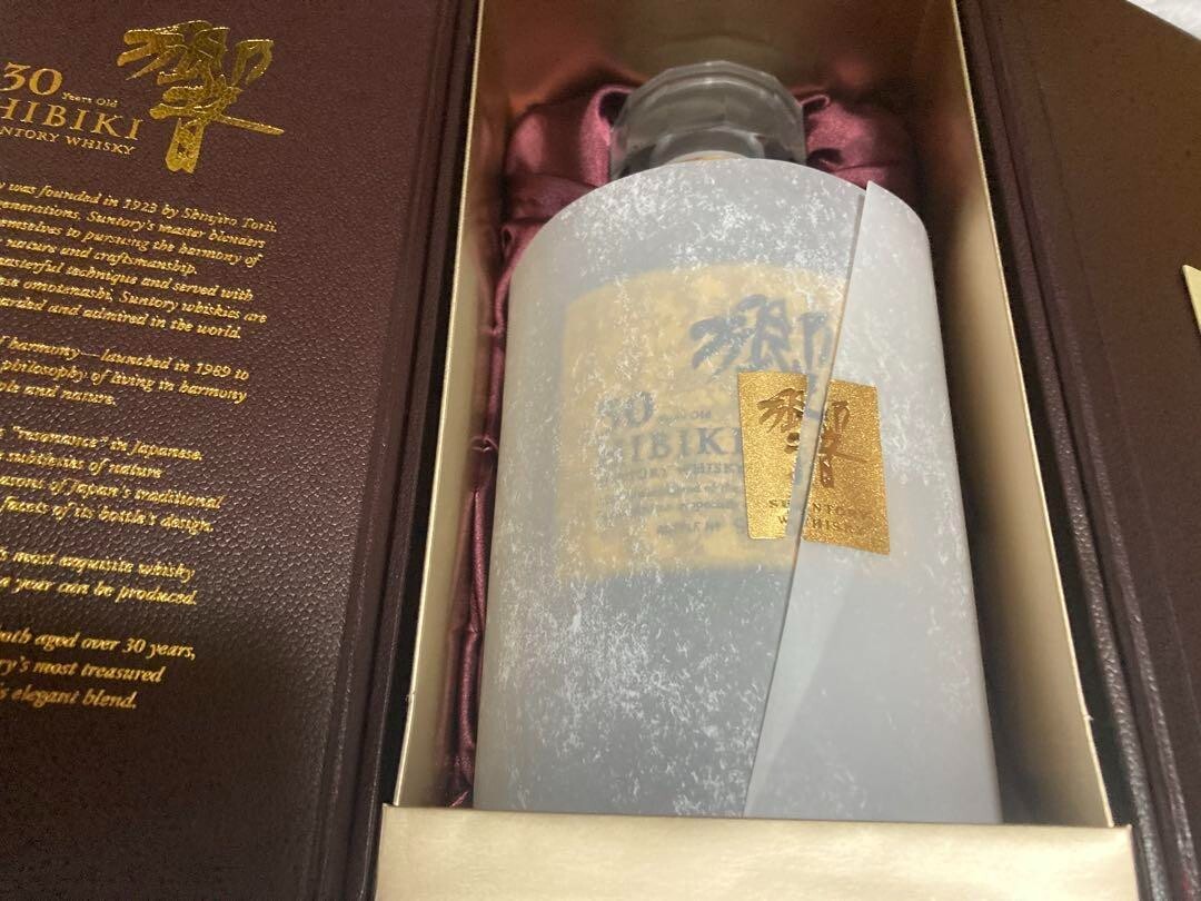 空瓶Suntory Whisky 30 Years Old Hibiki 30 Years Old | Record Breaking Japanese Whisky | Dekantā