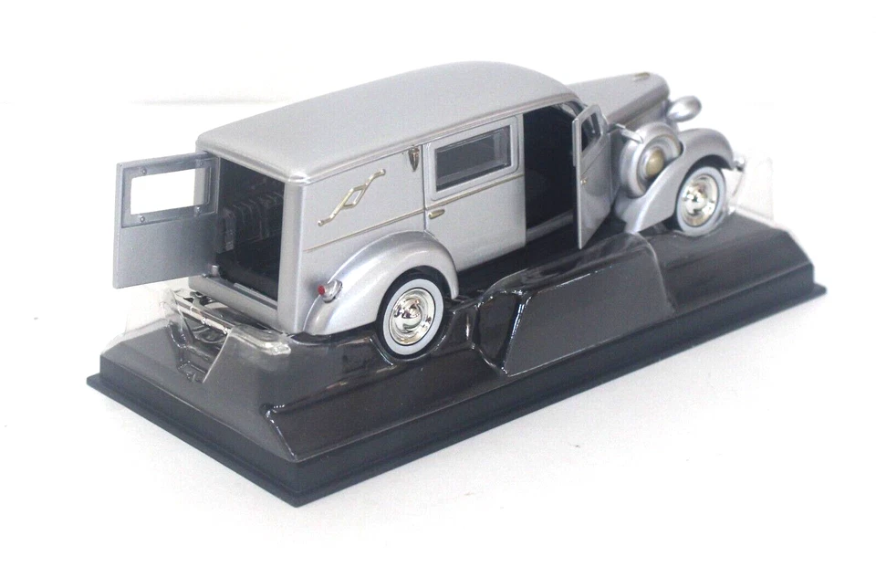 American Heritage 70430 1937 Studebaker Hearse 1:43 Silver Mint/ Box - Image 4 of 4