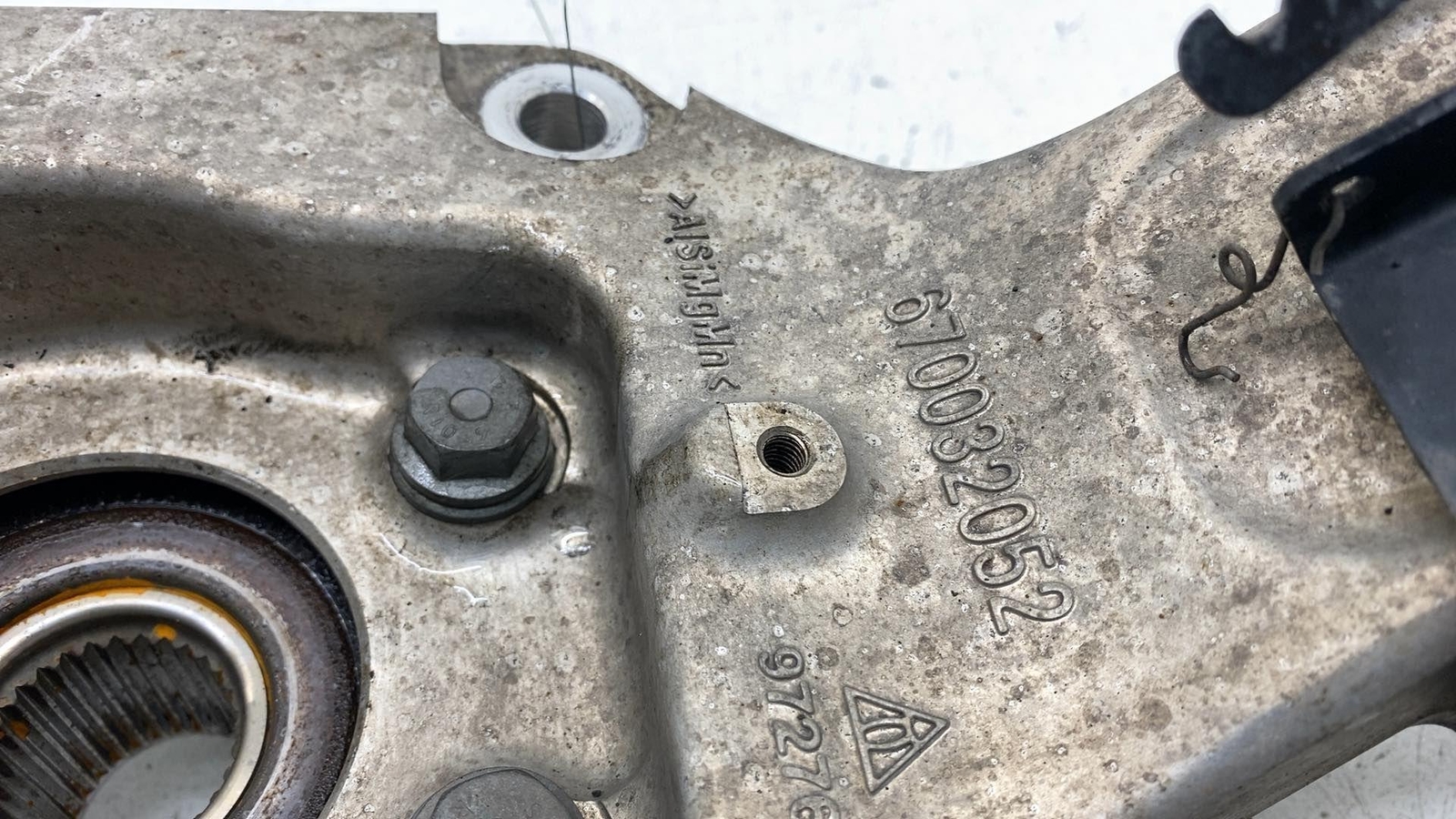 ⭕ 2017-2022 Maserati Levante Front Passenger Spindle Knuckle Right AWD 670032052