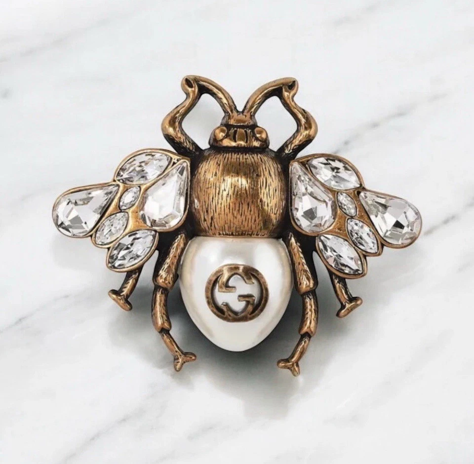 GUCCI GG White Pearl and Crystals Aged Gold Bee Brooch Pin W/ Box And Dust Bag - Image 2 of 4