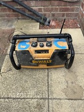 Dewalt DW911 Heavy Duty Job Site Radio, 240V AM/FM, Working Condition