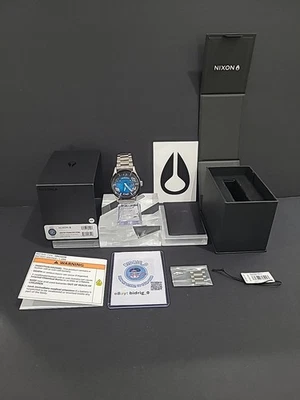 Nixon Sentry Acero Inoxidable Ojo de Pez Plata/Azul Polar Modelo A356-5320-Precio de venta sugerido por el fabricante 300 USD - Imagen 1 de 4