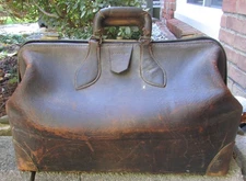 VINTAGE LARGE COWHIDE DOCTOR'S BAG GLADSTONE STYLE STURDIBAG TRAVEL BAG