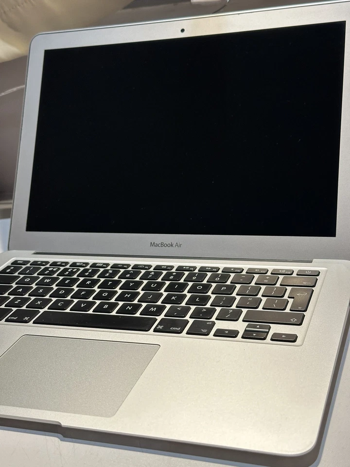 Apple MacBook Air 13" · i5 5th gen 1.6 GHz · 4GB · 128GB, photo 1 of 5