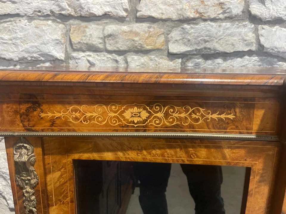 Antiguo gabinete/credenza victoriano Napoleón III con incrustaciones y metal dorado Foto 3 de 4