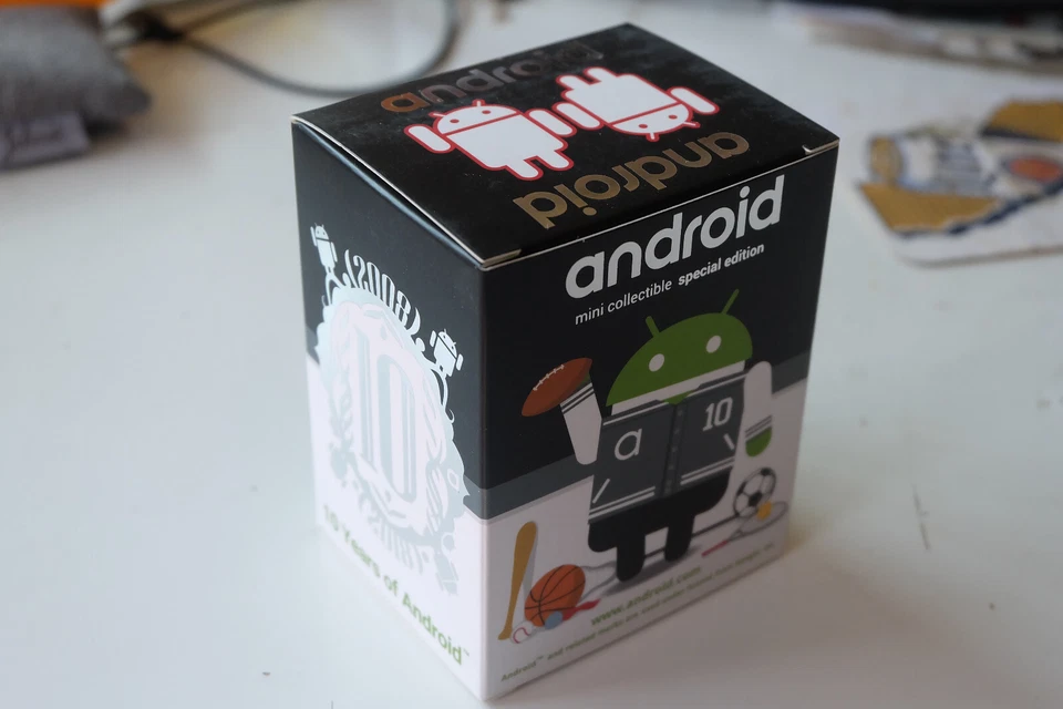 Dead Zebra/Google Android figure: 10th Anniversary Varsity - Image 2 of 4