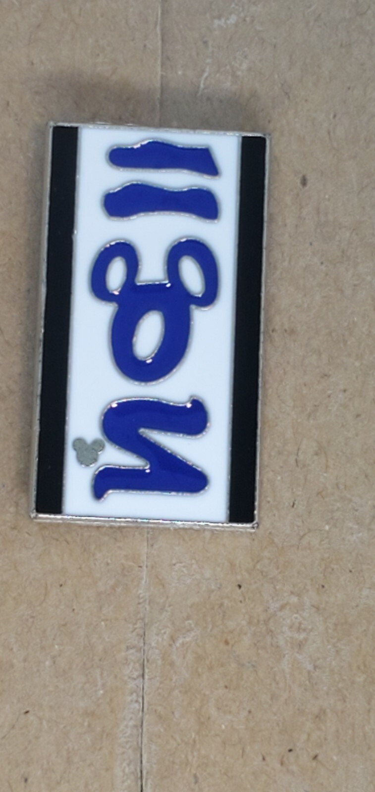 Disney Hidden Mickey Series Disney Resorts Animal Kingdom Lodge Pin 2010 Pin